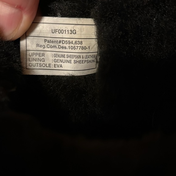 Pre-loved UGG Classic Short Boot - Size 9 in Black - Picture 8 of 14
